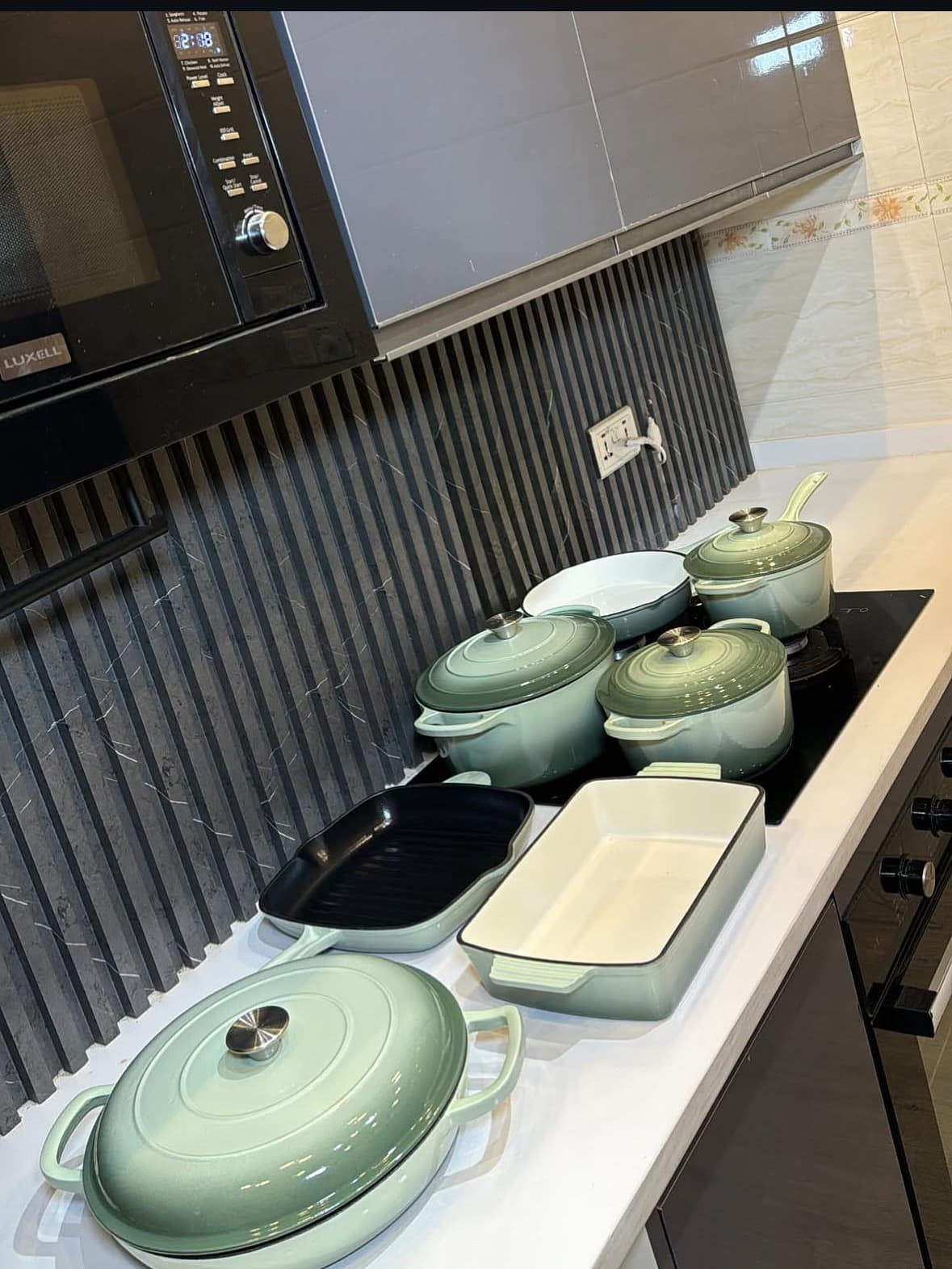 11 PIECE CAST IRON SET